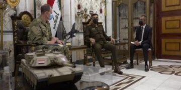 رئيس أركان الجيش يلتقي مع قائد بعثة (الناتو) في العراق