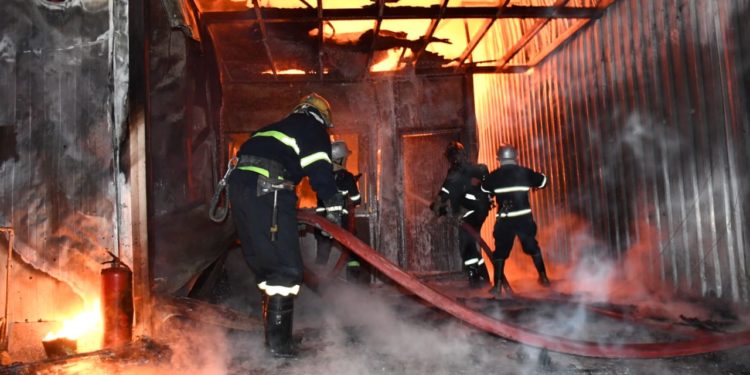 حريق كبير في بغداد والدفاع المدني يتدخل