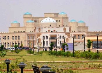 الحكم على مستشار وموظفين بقضية مغالاة في ديالى