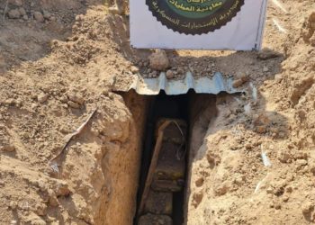 مداهمة نفقاً ومصادرة عبوات وأدوات تفجير في مخمور