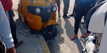 وفاة عائلة كاملة مع سائق تك تك بعد تصادمه مع سيارة نوع كيا