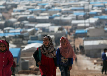 روسيا وسوريا تتهمان الولايات المتحدة بنقل المساعدات الإنسانية إلى مسلحين موالين لها