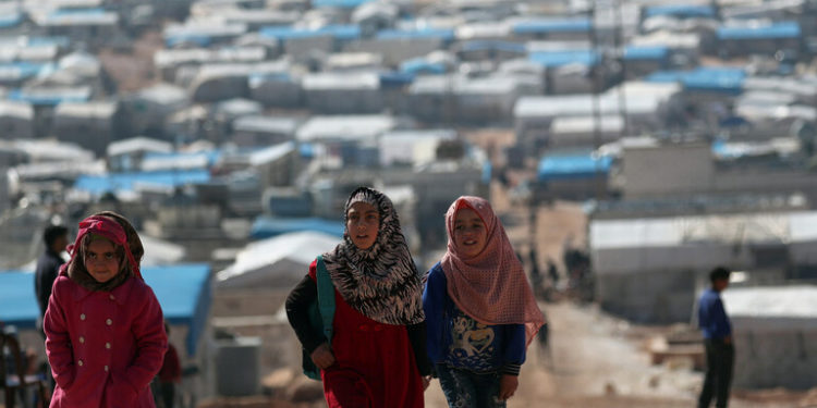 روسيا وسوريا تتهمان الولايات المتحدة بنقل المساعدات الإنسانية إلى مسلحين موالين لها