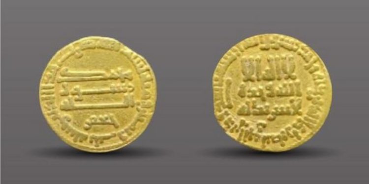 العثور على دينار يعود للعصر العباسي في حائل السعودية