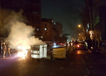 اضطرابات في ميناء إيراني بعد حادثة قتل مهرب وقود
