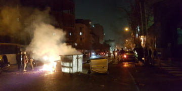 اضطرابات في ميناء إيراني بعد حادثة قتل مهرب وقود