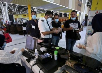 إيران تمنع دخول الأجانب القادمين من العراق جوا
