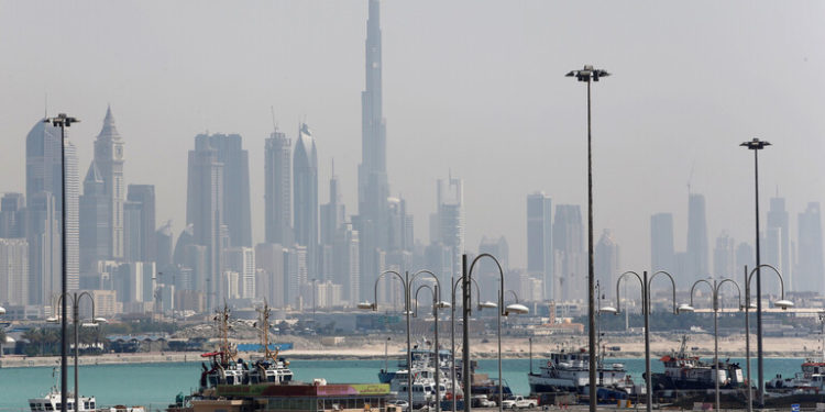 الإمارات تقر تصريح إقامة العمل الافتراضي