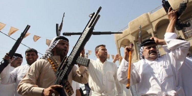 مقتل وإصابة أربعة أشخاص في نزاع عشائري