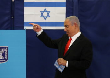 نتنياهو يعد برحلات من تل أبيب إلى مكة المكرمة ( فيديو )