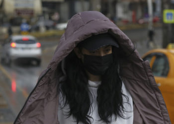 تركيا تعيد فرض الإغلاق بعد زيادة حادة في إصابات كورونا
