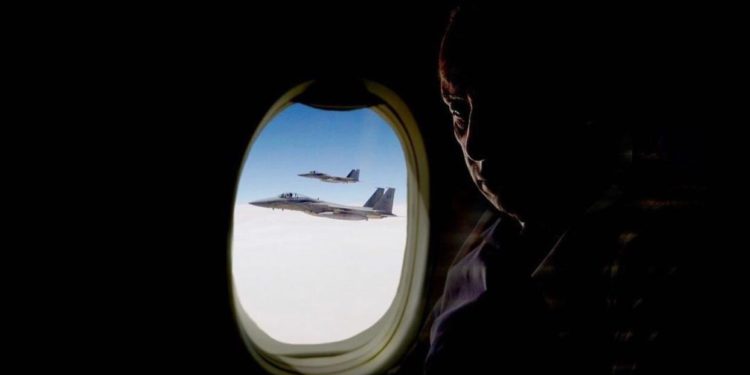 الطائرات الحربية السعودية ترافق الكاظمي احتفاءاً بزيارته