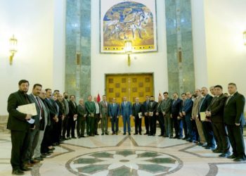 الكاظمي يستقبل وفد نقابة المعلمين بمناسبة عيد المعلّم