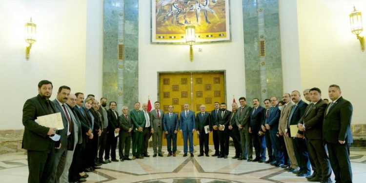 الكاظمي يستقبل وفد نقابة المعلمين بمناسبة عيد المعلّم