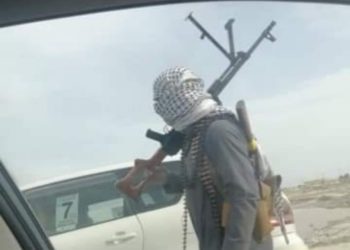 عشيرة كبيرة تقطع طريقا حيويا في ذي قار بقوة السلاح