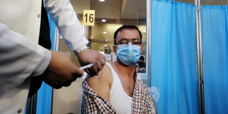 تلقي لقاح كورونا في بغداد