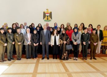 الكاظمي ..(علينا جميعًا أن نقف بفخر أمام شموخ المرأة العراقية وتفانيها)