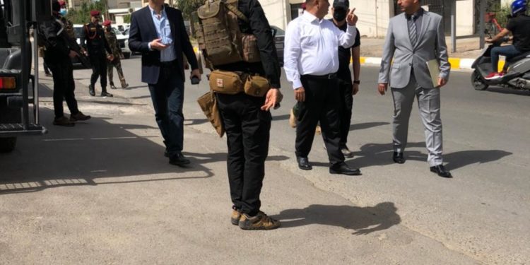 الكاظمي وابو رغيف في شوارع بغداد ( صور )