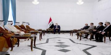 الكاظمي يبحث تنمية العلاقات ومساعي التهدئة في المنطقة مع وزير الخارجية القطري