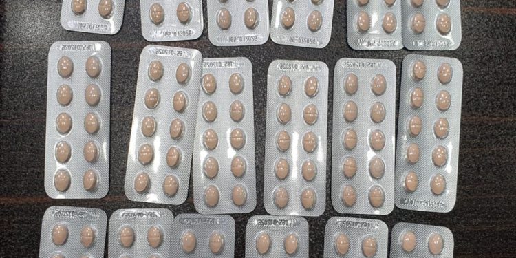 ضبط مواد مخدرة بحوزة مسافر عراقي قادم من ايران