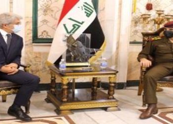 رئيس اركان الجيش مع سفير فرنسا يبحثون التعاون المشترك