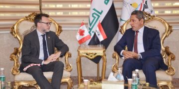 حكومة البصرة تبحث مع السفير الكندي التعاون المشترك