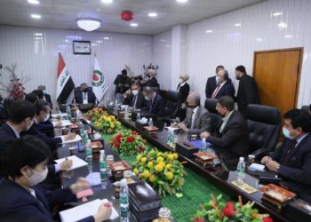 وزير النفط يبحث مع شركة يابانية تنفيذ مشاريع الطاقة النظيفة ومراحل تنفيذ مشروع (FFC)