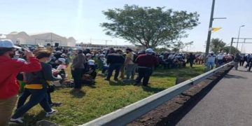 عوائل تتوافد الى شارع مطار بغداد