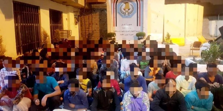 الداخلية تلقي القبض على 713 أجنبياً وتسفرهم خارج البلاد