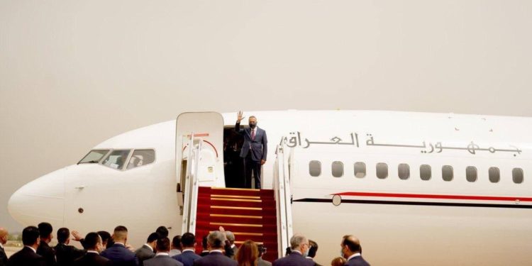 طائرة الكاظمي تغادر الى السعودية .. على رأس وفد حكومي