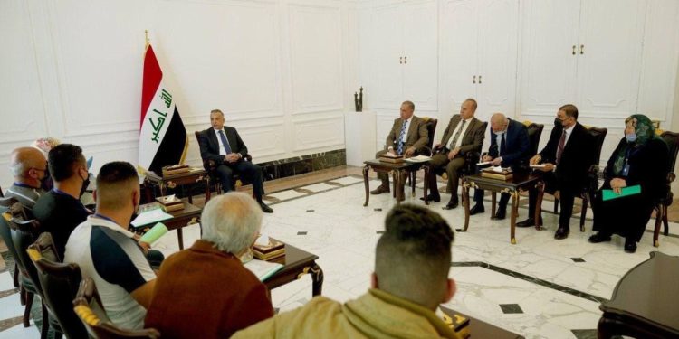 توجيه يصدره الكاظمي بعد لقائه وفداً من وجهاء ومواطني الأعظمية