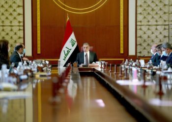 الكاظمي يدعو الوزارات الى العمل بكل جهودها لدعم وزارة التجارة