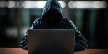 اعتقال متهم بالابتزاز الإلكتروني لامرأة في المدائن