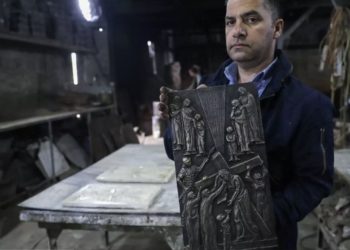 هدية صنعت خصيصاً على شرف الحبر الأعظم في زيارته التاريخية إلى البلاد