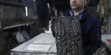 هدية صنعت خصيصاً على شرف الحبر الأعظم في زيارته التاريخية إلى البلاد