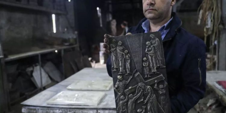 هدية صنعت خصيصاً على شرف الحبر الأعظم في زيارته التاريخية إلى البلاد