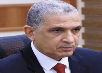 الغانمي يمنح قدما لمدة شهر للموظفين في وزارة الداخلية