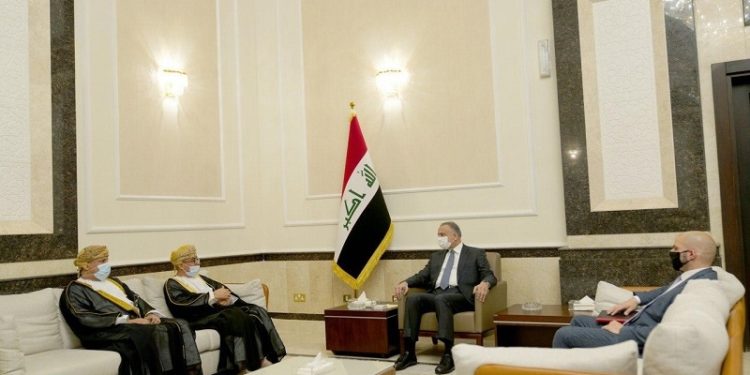 الكاظمي .. العراق يسعى لتوطيد علاقاته بسلطنة عمان