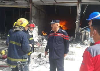 إخماد حريق المخازن التجارية بعد 3 ساعات من العمل الشاق