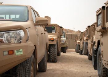 التحالف الدولي يزود العراق بمعدات عسكرية وأسلحة