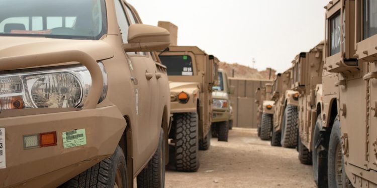 التحالف الدولي يزود العراق بمعدات عسكرية وأسلحة