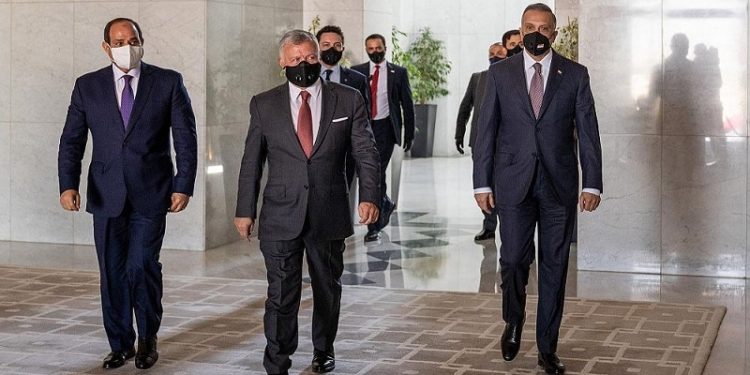 الكشف عن العلاقة بين “القمة الثلاثية” والكاظمي