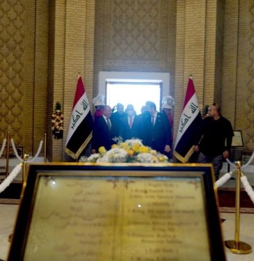 الكاظمي يفتتح المقبرة الملكية في الاعظمية بعد تأهيلها (صور)