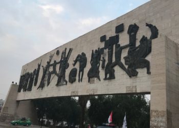 متظاهرين يتوجهون الى ساحة التحرير ببغداد