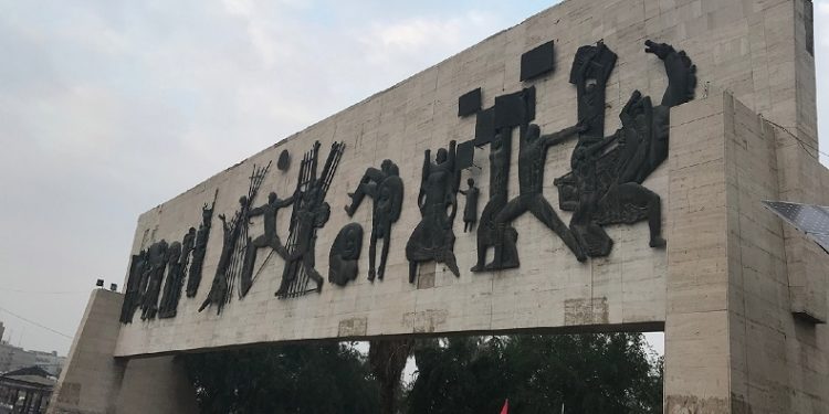 متظاهرين يتوجهون الى ساحة التحرير ببغداد