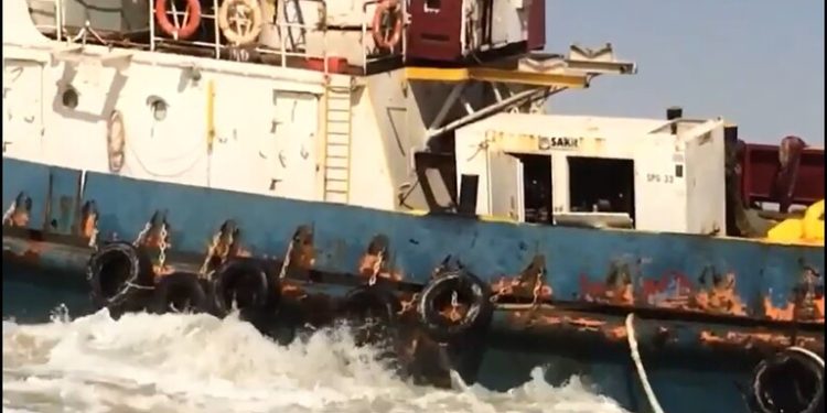 قراصنة يختطفون سفينة عراقية و يطالبون بفدية !