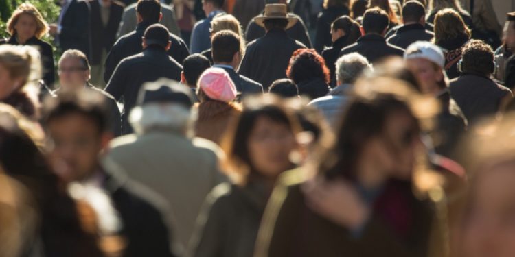 دراسة حديثة تكشف عن تقلص الطبقة الوسطى في العالم لأول مرة منذ التسعينات