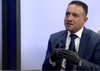 وزير الصحة … هذه شروط الوزارة  فتح المولات .