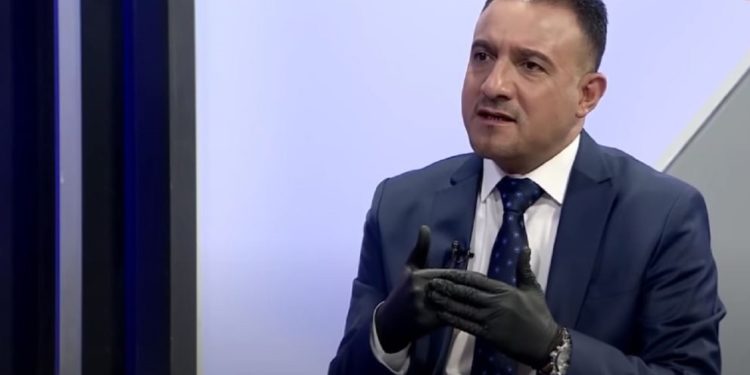 وزير الصحة … هذه شروط الوزارة  فتح المولات .