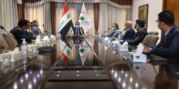 وزير الصحة يترأس اجتماعا لبحث الزيادة الكبيرة بإصابات كورونا